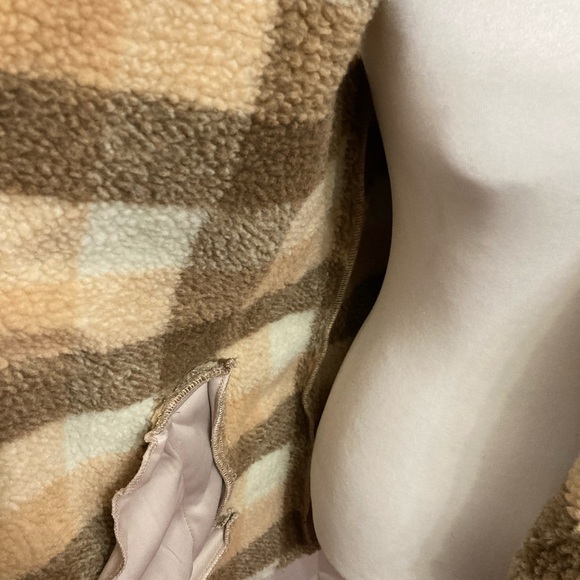 NWOT Glitzy Girlz Tan & Brown Open Front Sherpa Vest Size Small - Picture 9 of 13